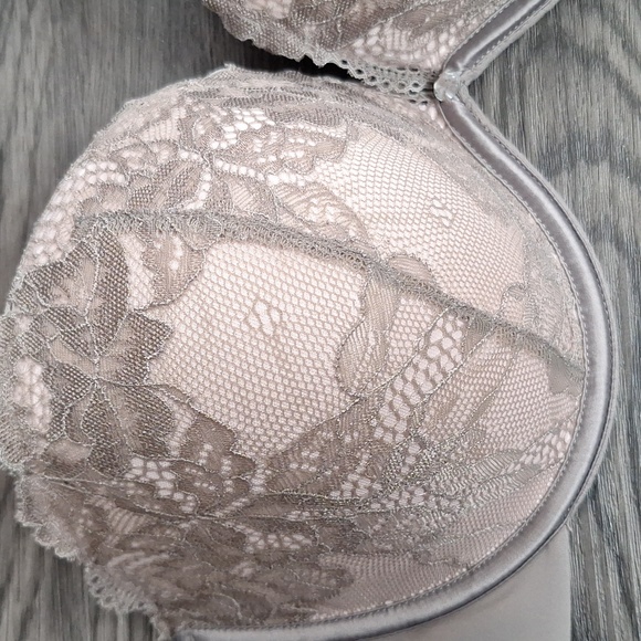 Strapless Beige Lace Bra - Picture 6 of 12